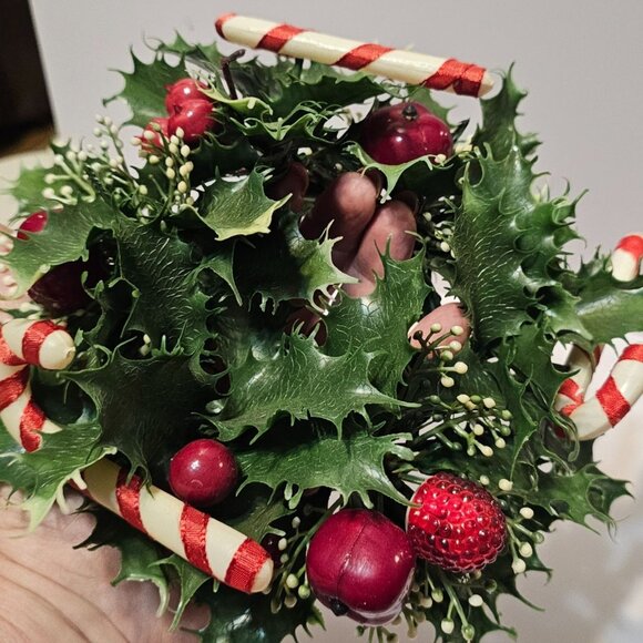 Vtg 8" MCM Plastic Christmas Pillar Candle Ring Wreath Candy Canes Fruit - Picture 3 of 9